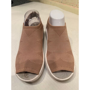 Bzees Beige Knit Slingback Sandals Women's Size 9